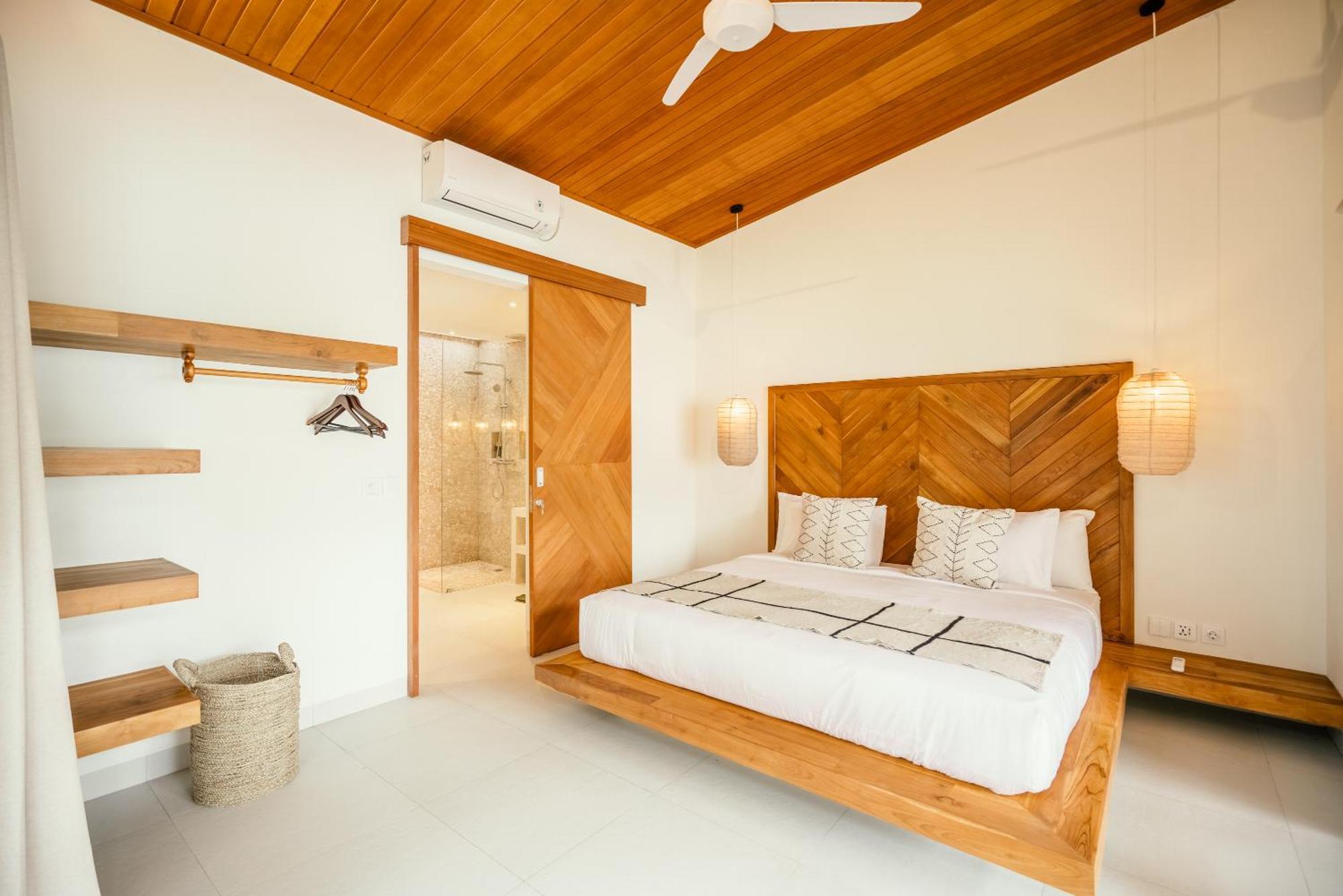 Stylish Brand New Luxurious ~ 5* Location ~ *