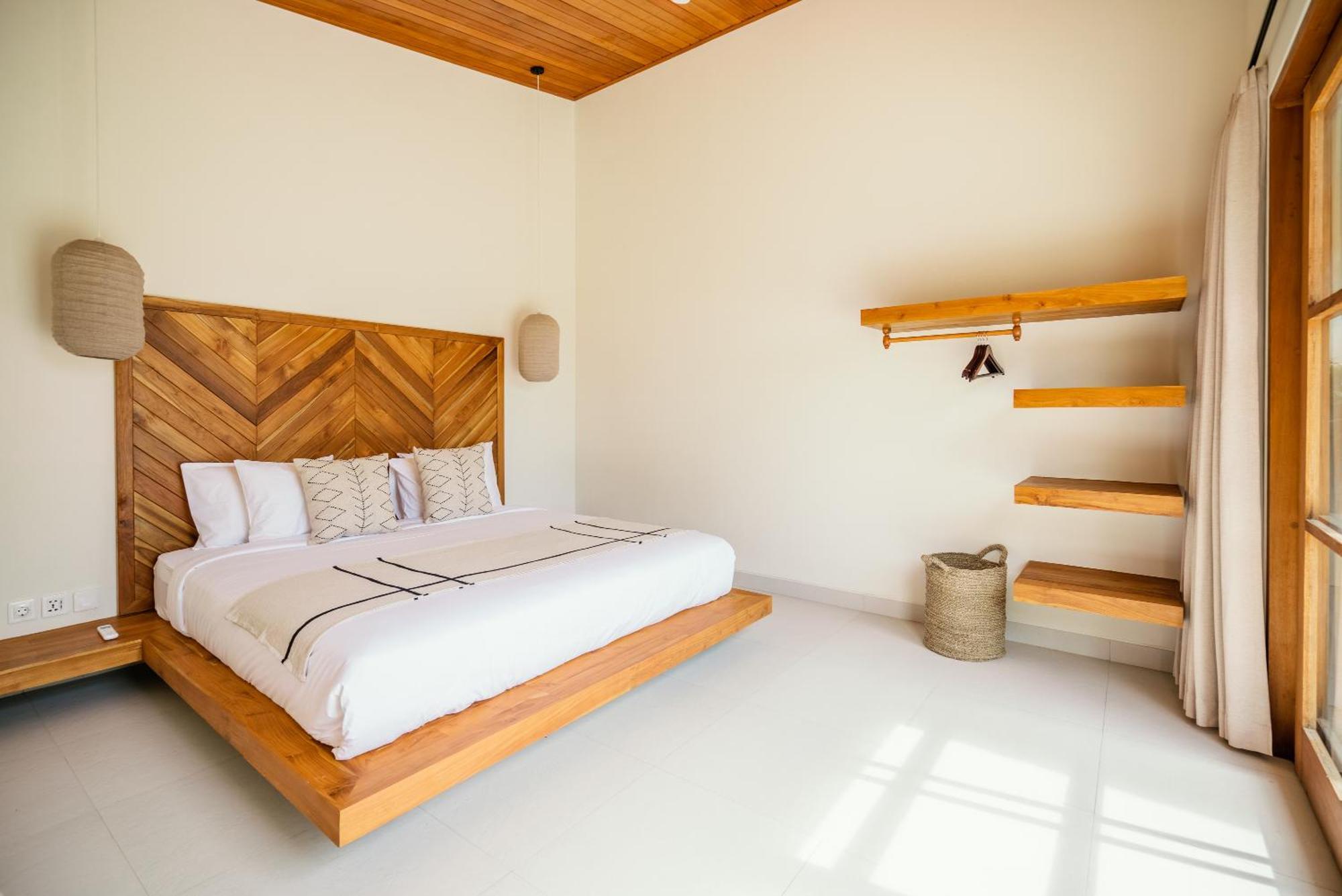Apartment Stylish Brand New Luxurious ~ 5* Location ~