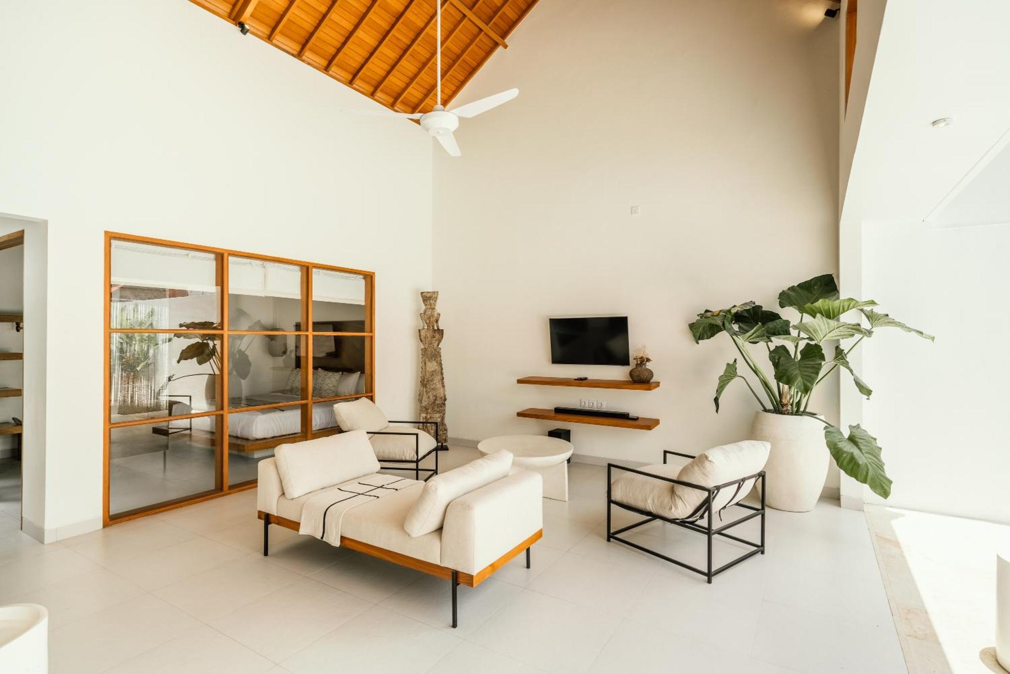 Stylish Brand New Luxurious ~ 5* Location ~ *
